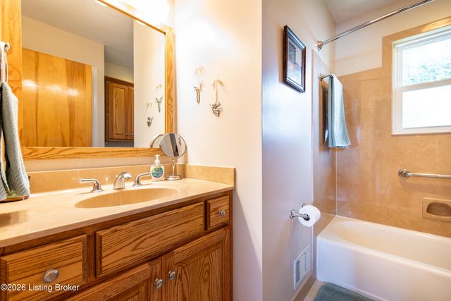 2602 Alps Rd, Louisville, KY 40216
