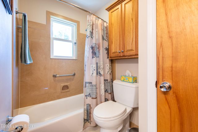 2602 Alps Rd, Louisville, KY 40216