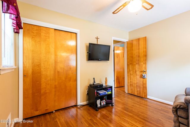 2602 Alps Rd, Louisville, KY 40216