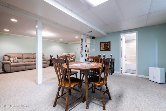 2602 Alps Rd, Louisville, KY 40216