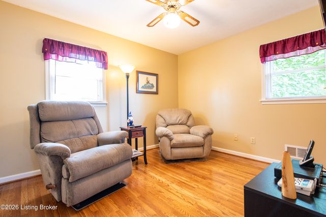 2602 Alps Rd, Louisville, KY 40216