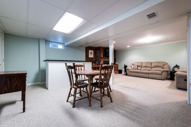 2602 Alps Rd, Louisville, KY 40216
