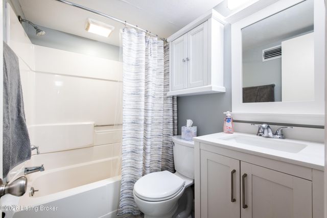 2602 Alps Rd, Louisville, KY 40216