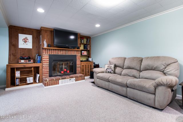 2602 Alps Rd, Louisville, KY 40216