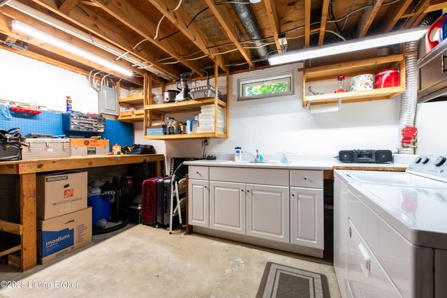 2602 Alps Rd, Louisville, KY 40216