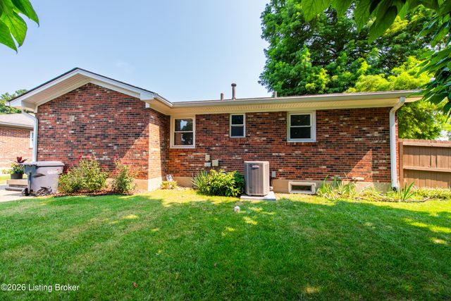 2602 Alps Rd, Louisville, KY 40216