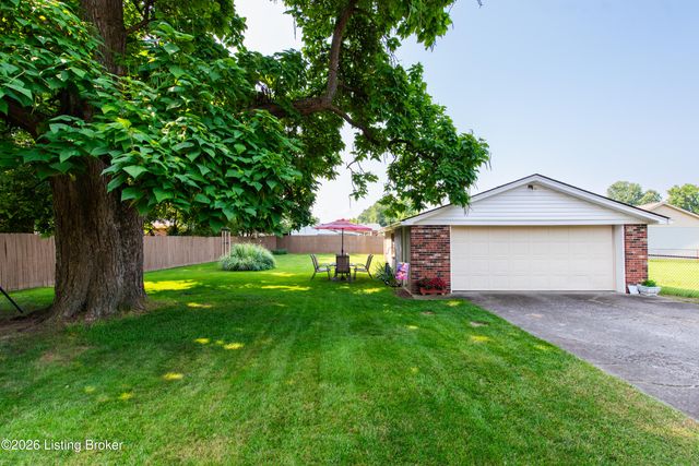2602 Alps Rd, Louisville, KY 40216
