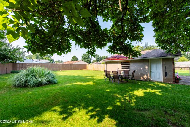 2602 Alps Rd, Louisville, KY 40216