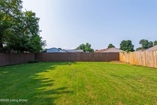 2602 Alps Rd, Louisville, KY 40216