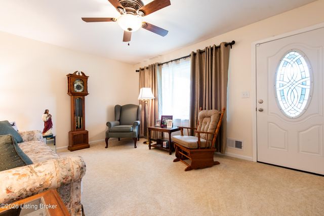 2602 Alps Rd, Louisville, KY 40216