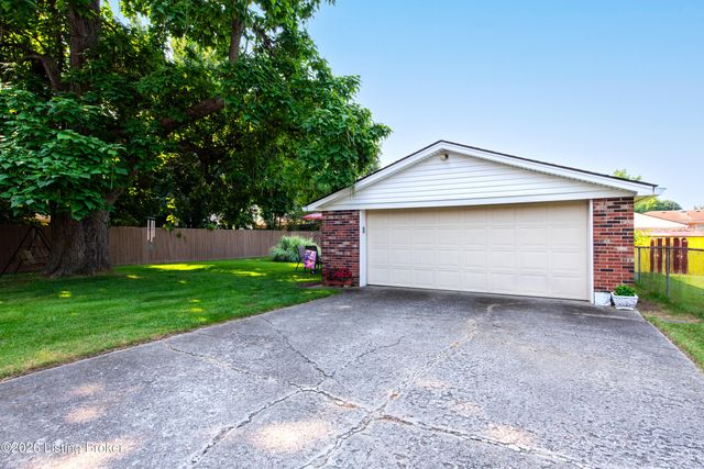 2602 Alps Rd, Louisville, KY 40216
