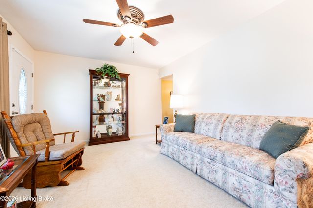 2602 Alps Rd, Louisville, KY 40216