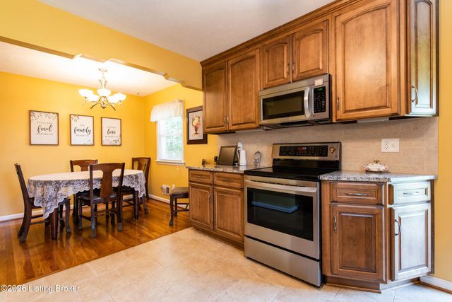 2602 Alps Rd, Louisville, KY 40216