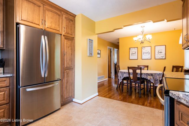 2602 Alps Rd, Louisville, KY 40216