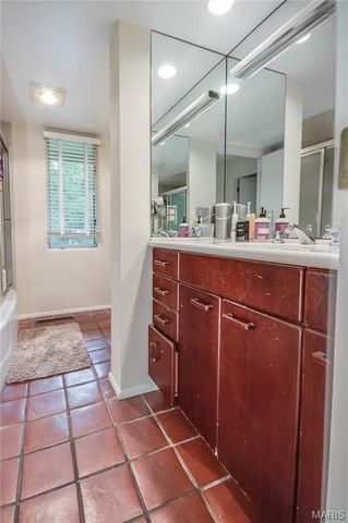 14 Tealwood Drive, Creve Coeur, MO 63141