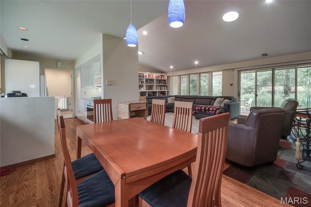 14 Tealwood Drive, Creve Coeur, MO 63141