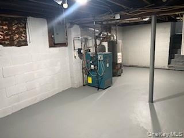 842 N Wellwood Avenue, Lindenhurst, NY 11757
