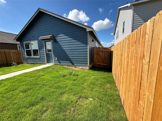 233 Magalia LN, Kyle, TX 78640