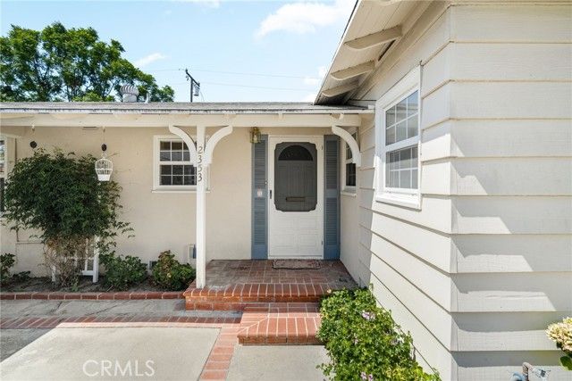 2353 Stanbridge Avenue, Long Beach, CA 90815