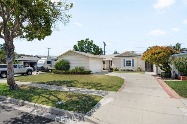 2353 Stanbridge Avenue, Long Beach, CA 90815