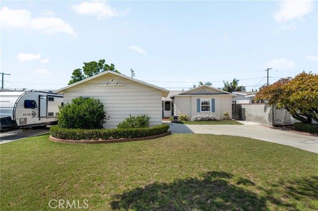 2353 Stanbridge Avenue, Long Beach, CA 90815