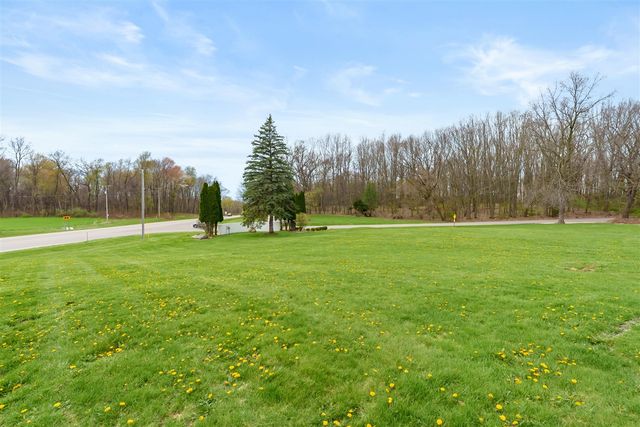 135 Golfview Drive, Plainwell, MI 49080