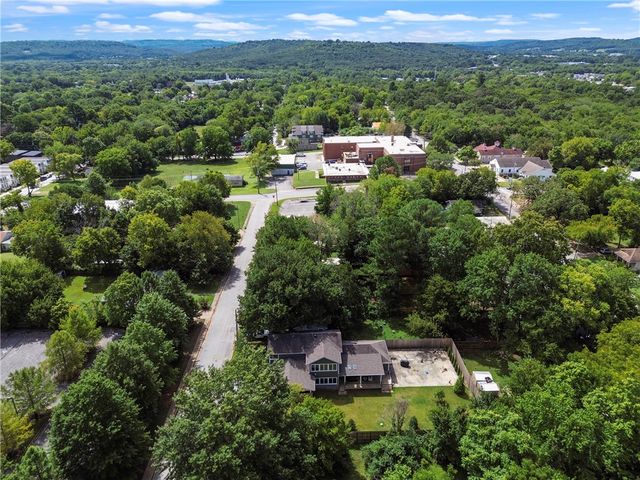 517 S Washington Avenue, Fayetteville, AR 72701