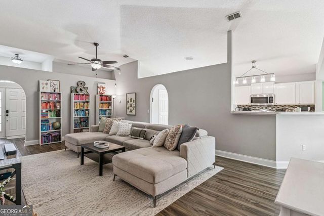 214 Pine Bluff Way, Kingsland, GA 31548