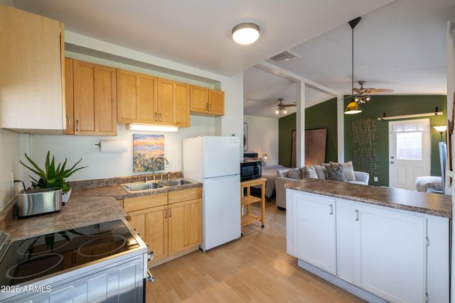 92 W LYNWOOD Street, Phoenix, AZ 85003