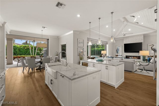 784 Anderson DR, Naples, FL 34103