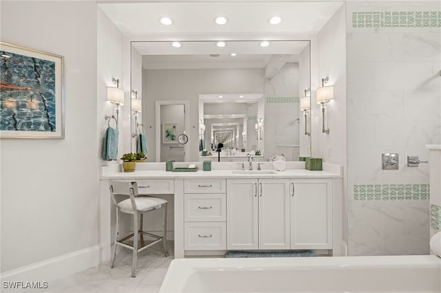 784 Anderson DR, Naples, FL 34103