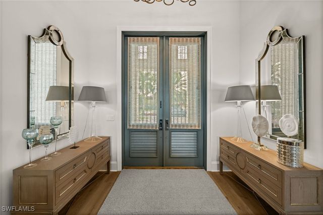 784 Anderson DR, Naples, FL 34103