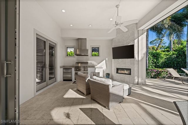 784 Anderson DR, Naples, FL 34103