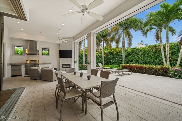 784 Anderson DR, Naples, FL 34103