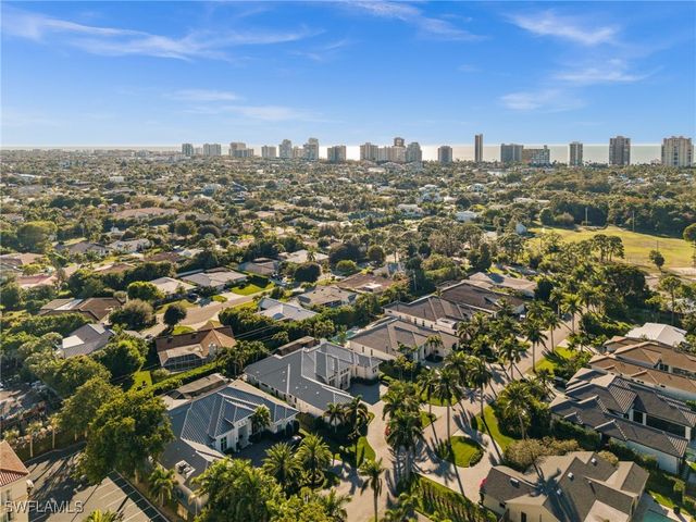 784 Anderson DR, Naples, FL 34103