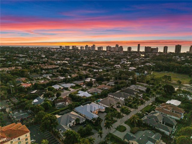 784 Anderson DR, Naples, FL 34103