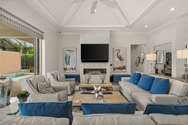 784 Anderson DR, Naples, FL 34103