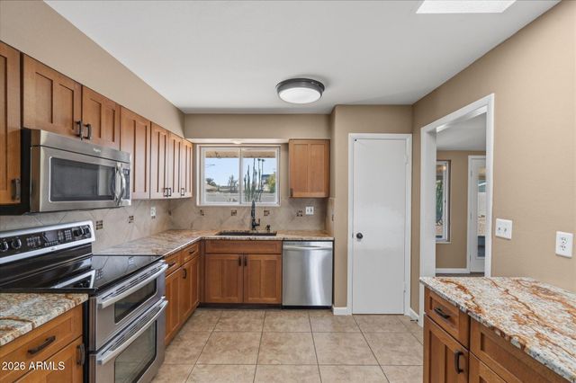 10317 W FLORIADE Drive, Sun City, AZ 85351