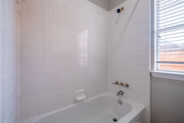 1225 Remington Park Drive, Talty, TX 75160