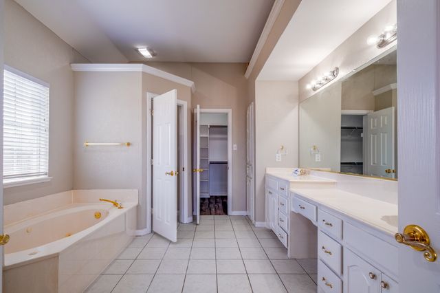 1225 Remington Park Drive, Talty, TX 75160