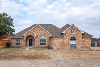 1225 Remington Park Drive, Talty, TX 75160