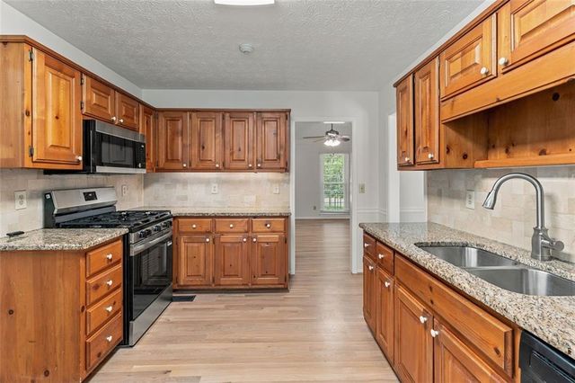 150 Acorn Drive, Mcdonough, GA 30253
