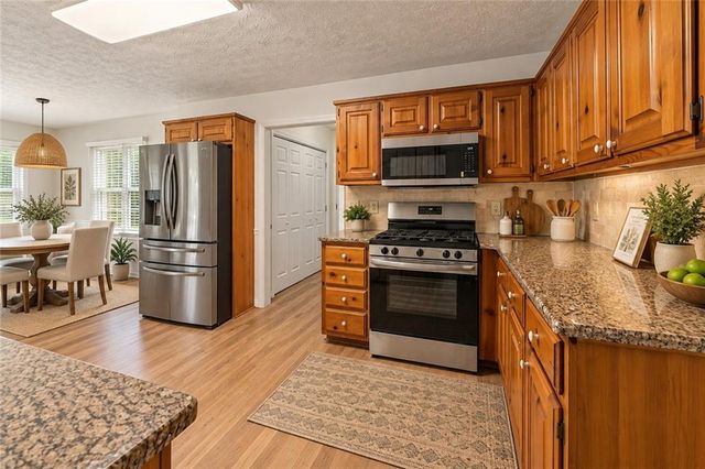 150 Acorn Drive, Mcdonough, GA 30253