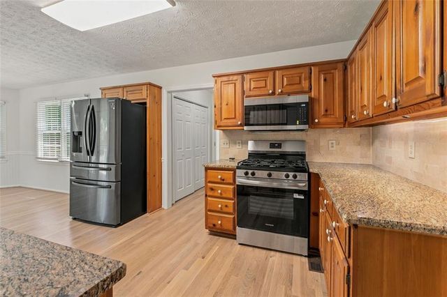 150 Acorn Drive, Mcdonough, GA 30253