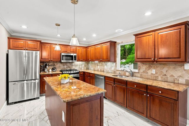 29 Enclosure Drive, Morganville, NJ 07751