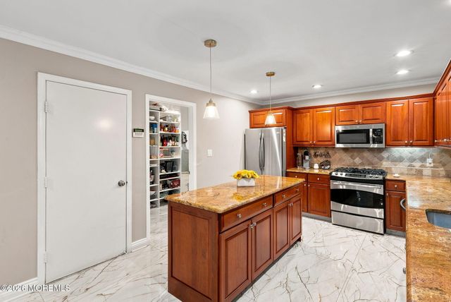 29 Enclosure Drive, Morganville, NJ 07751