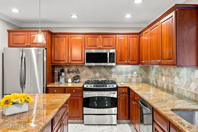 29 Enclosure Drive, Morganville, NJ 07751