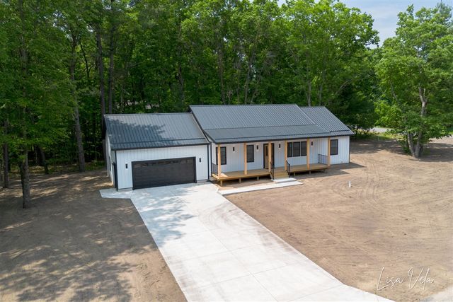 5527 E Samantha Lane, Twin Lake, MI 49457