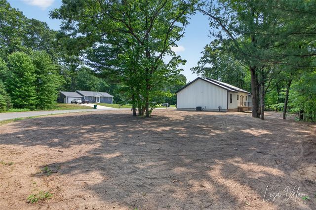 5527 E Samantha Lane, Twin Lake, MI 49457
