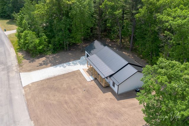 5527 E Samantha Lane, Twin Lake, MI 49457
